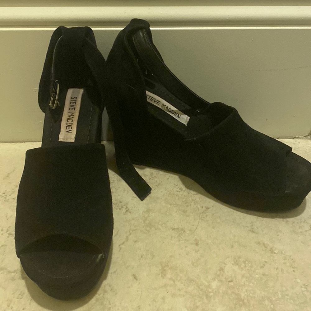 Pre-loved Steve Madden black suede high heels